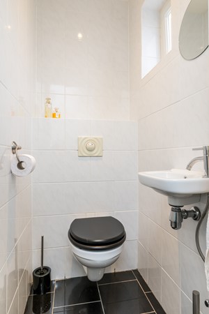 Foto - Te koop: Instapklare, monumentale woning met ruime woonkamer, tuinkamer en echte Amerikaanse veranda op een ruim perceel in Landgraaf.